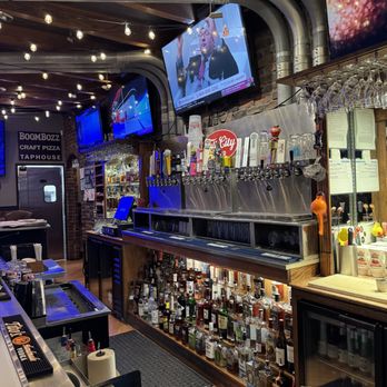 Boombozz Pizza & Watch Bar – Louisville Highlands