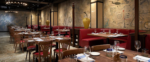 Enzo’s Hideaway Tunnel Bar