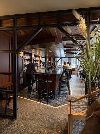 Q Restaurant & Bar