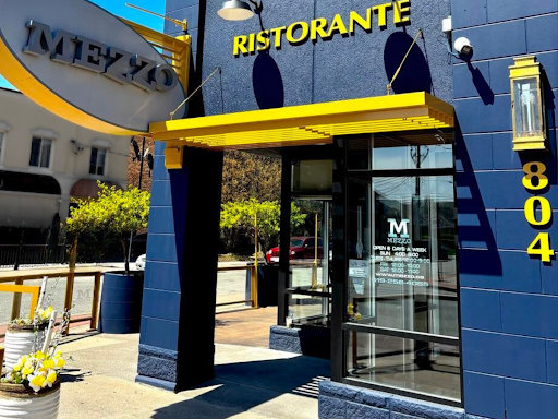 Mezzo Ristorante & Lounge