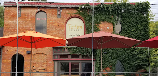 Teton Kitchen Elmwood . Asian Tapas , Bar & Sushi