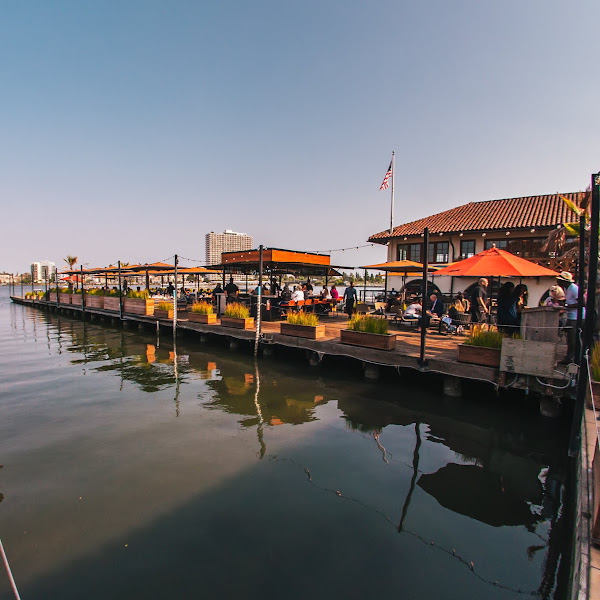 The Lake Chalet Seafood Bar & Grill