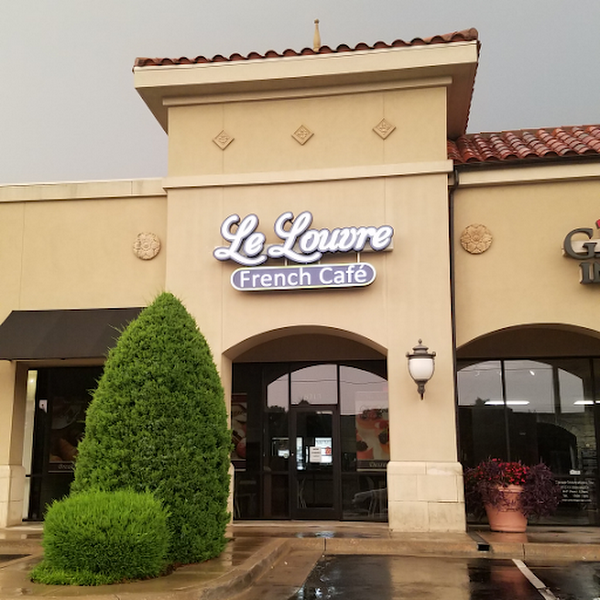 Le Louvre French Cafe